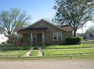 611 W 5th St, Quanah, TX 79252