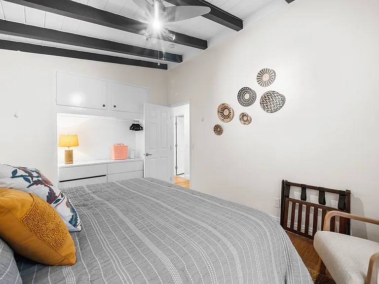 149 W Escalones — Photo 19