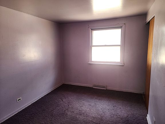 5th image of 16511 Hermitage Ave