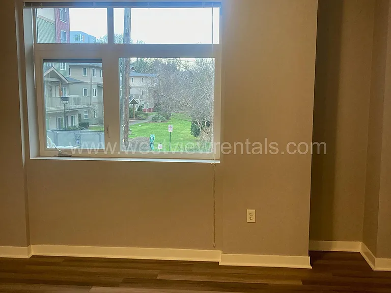 203 E Laurel St — Photo 241