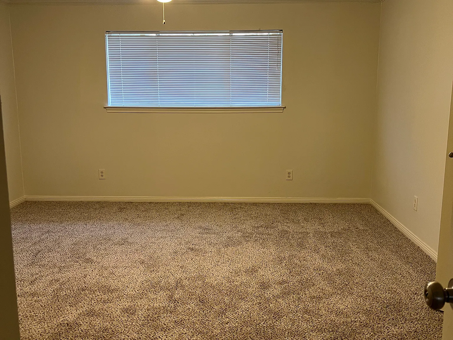 4 bed, 2.5 bath, 2116 sqft, $2,250 — Photo 4