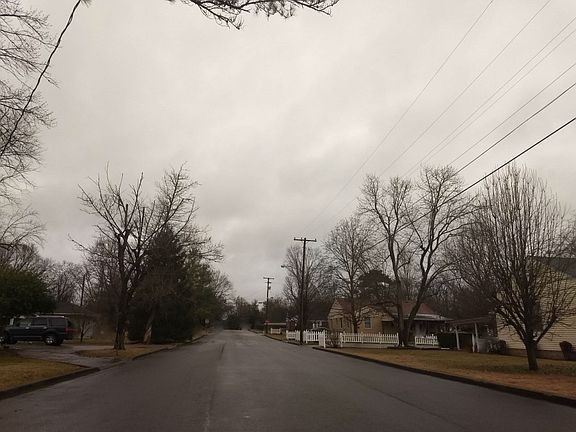 4th image of 1319 N Tennessee Blvd