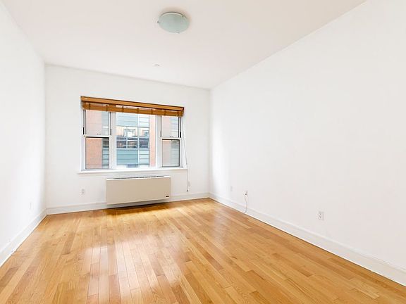 4th image of 4126 27th St APT 6F