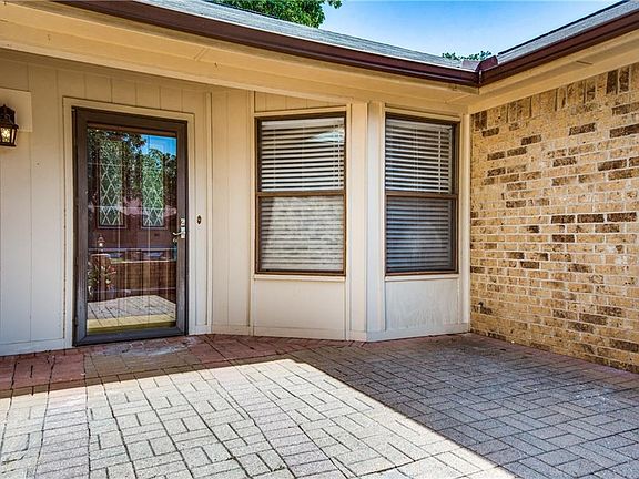 3rd image of 3843 Double Oak Ln