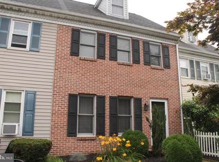 33 Pheasant Ln, Lititz, PA 17543