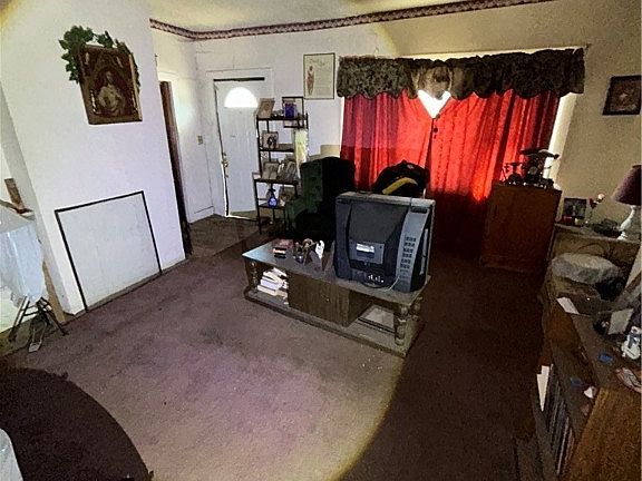 5th image of 724 Wilson St