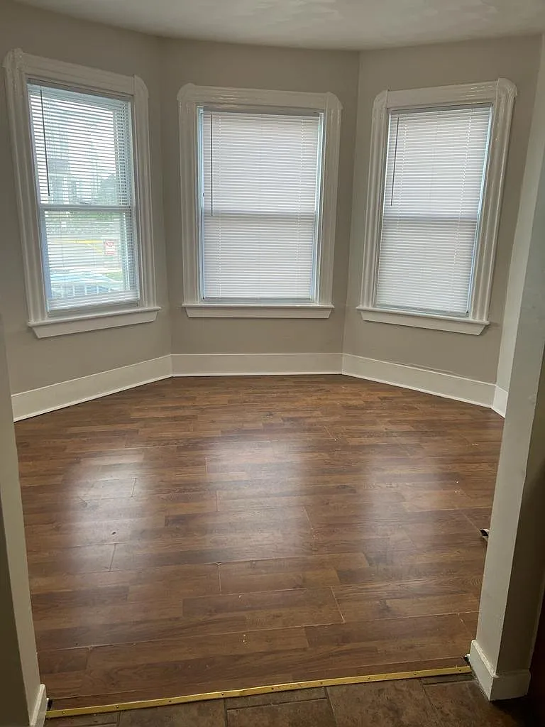 2 bed, 800 sqft, $1,600 — Photo 2
