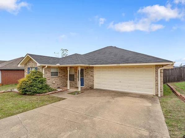 1108 Woodlands Park Dr, Lindale, TX 75771