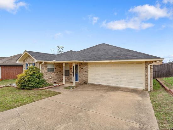 1108 Woodlands Park Dr, Lindale, TX 75771