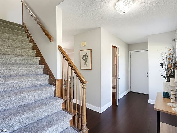 3rd image of 400 Seneca Ct