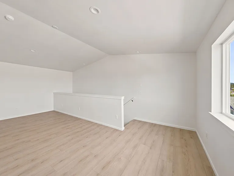 2709 Q Ave — Photo 10