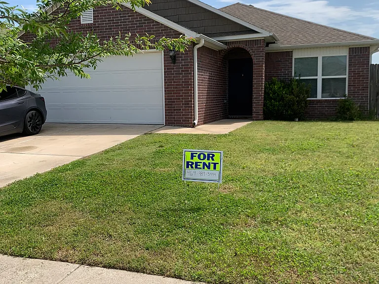 1334 S Kingfisher Ln — Photo 1