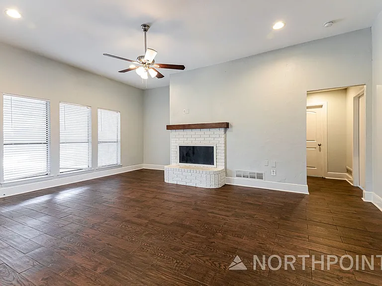 401 Kathy Ln — Photo 5