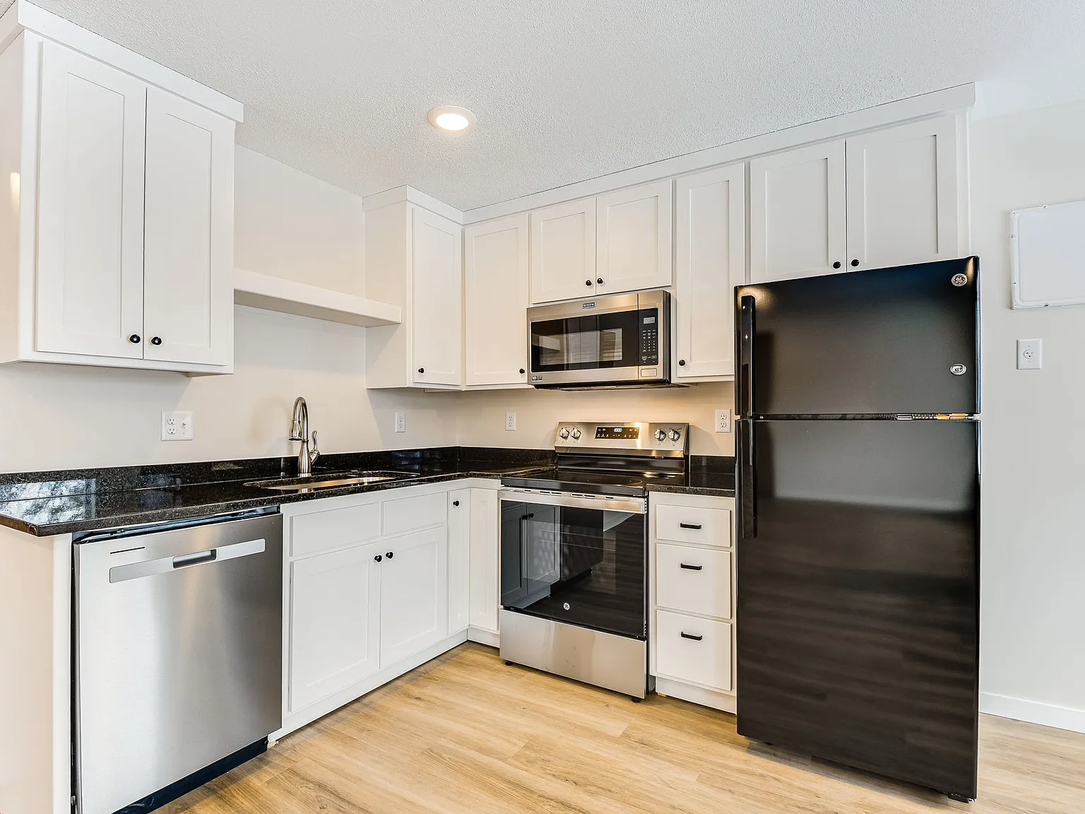 1 bed, 450 sqft, $1,190 — Photo 2