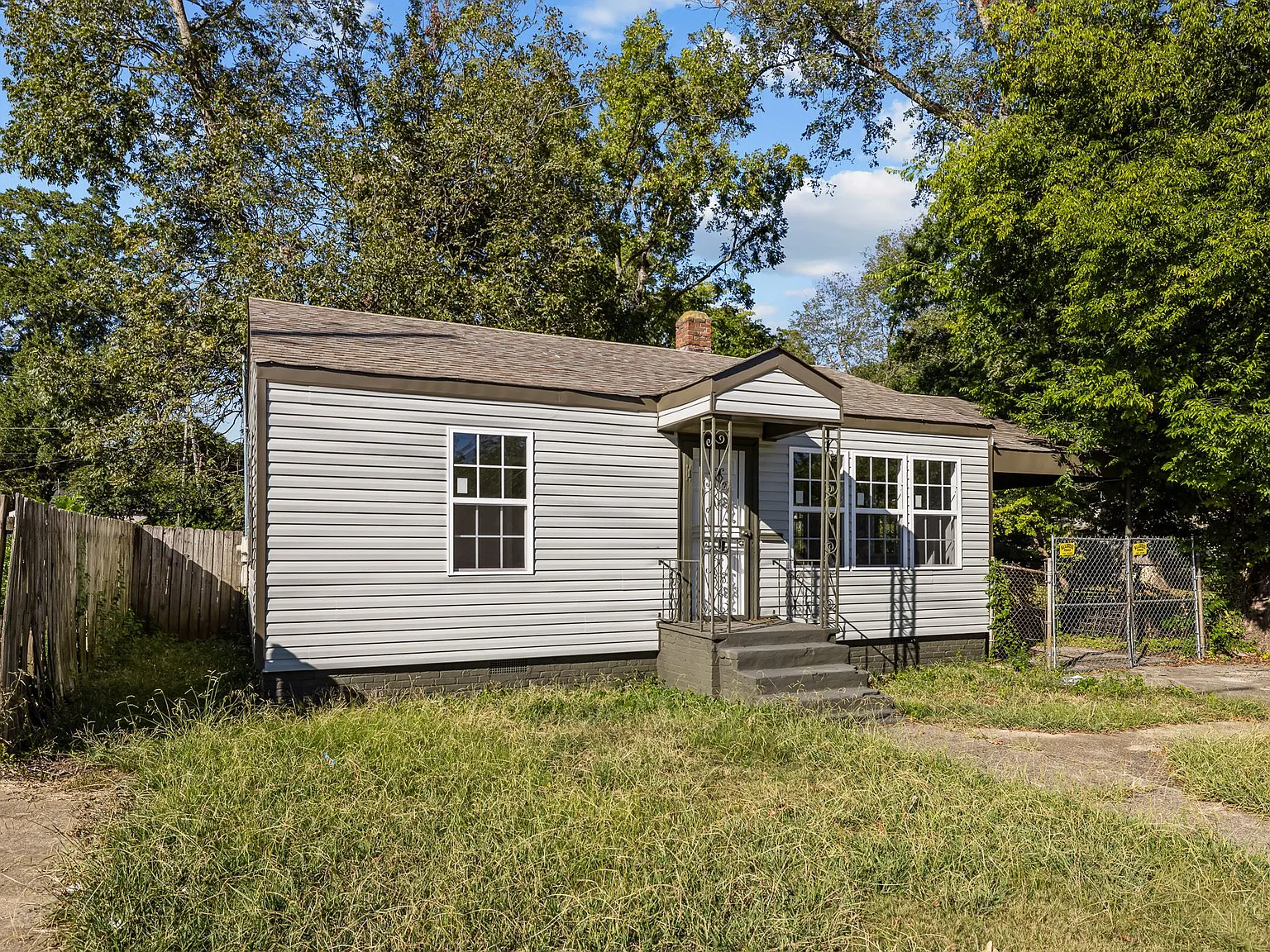 724 Graymont Avenue West - 1 — Photo 4