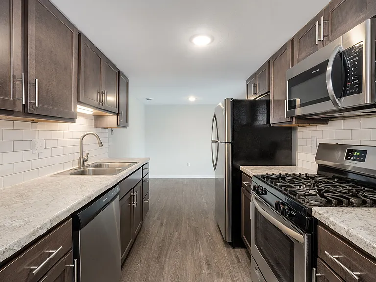 Briarlane Apartments — Photo 5