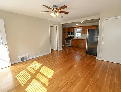 320 Manning St — Photo 4