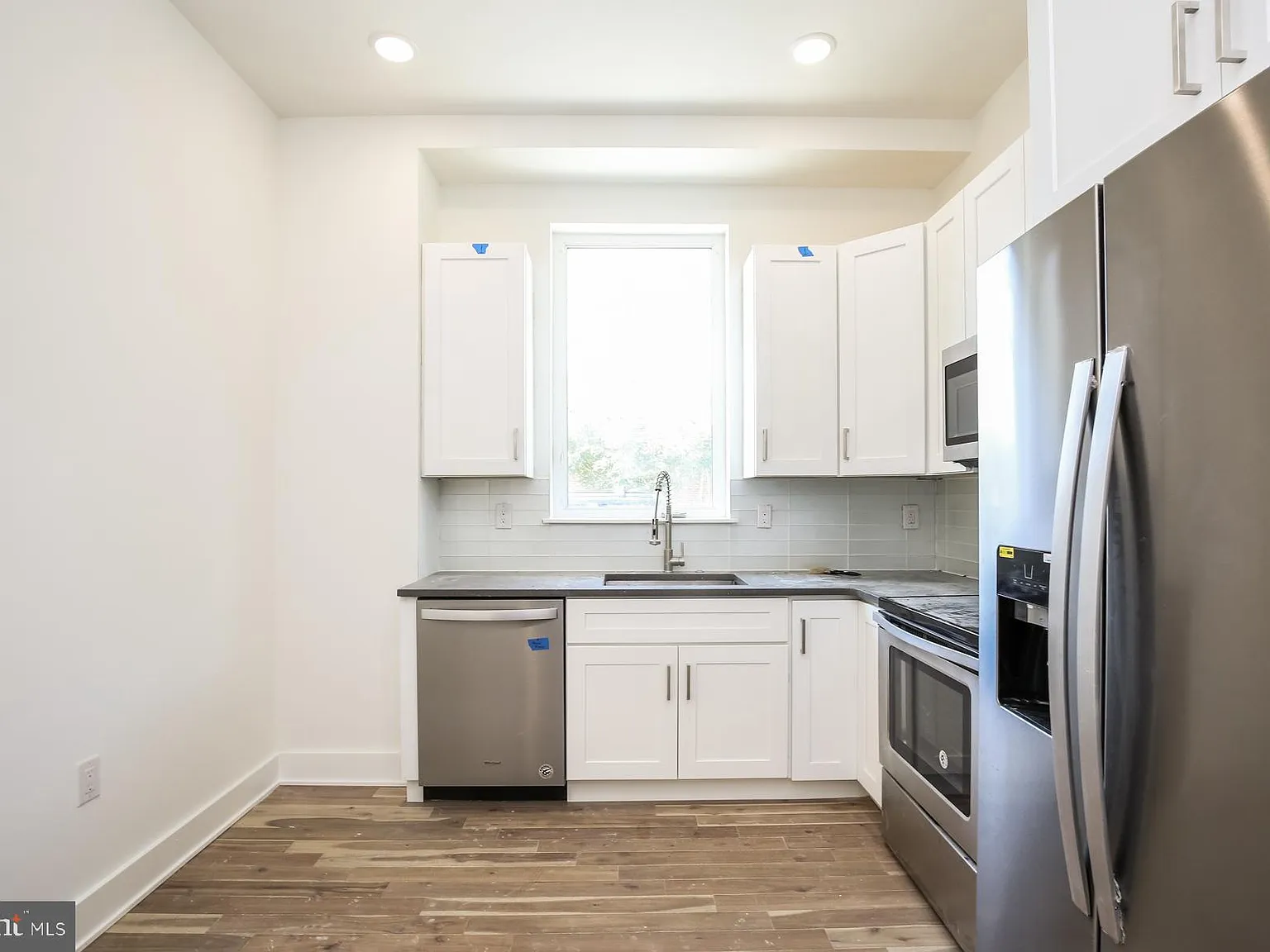 1431 Brown St — Photo 2