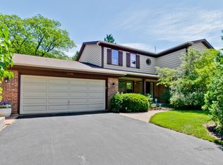 1745 Pondside Dr, Northbrook, IL 60062