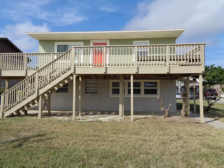 1133 N Fletcher Ave — Photo 1