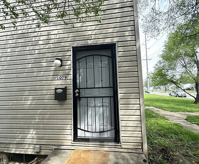 1079 S James Rd — Photo 2