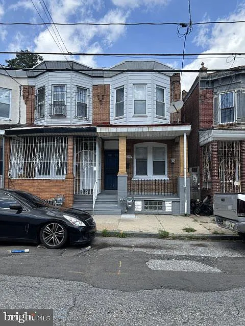 3 bed, 1.0 bath, 1100 sqft, $1,800 — Photo 1