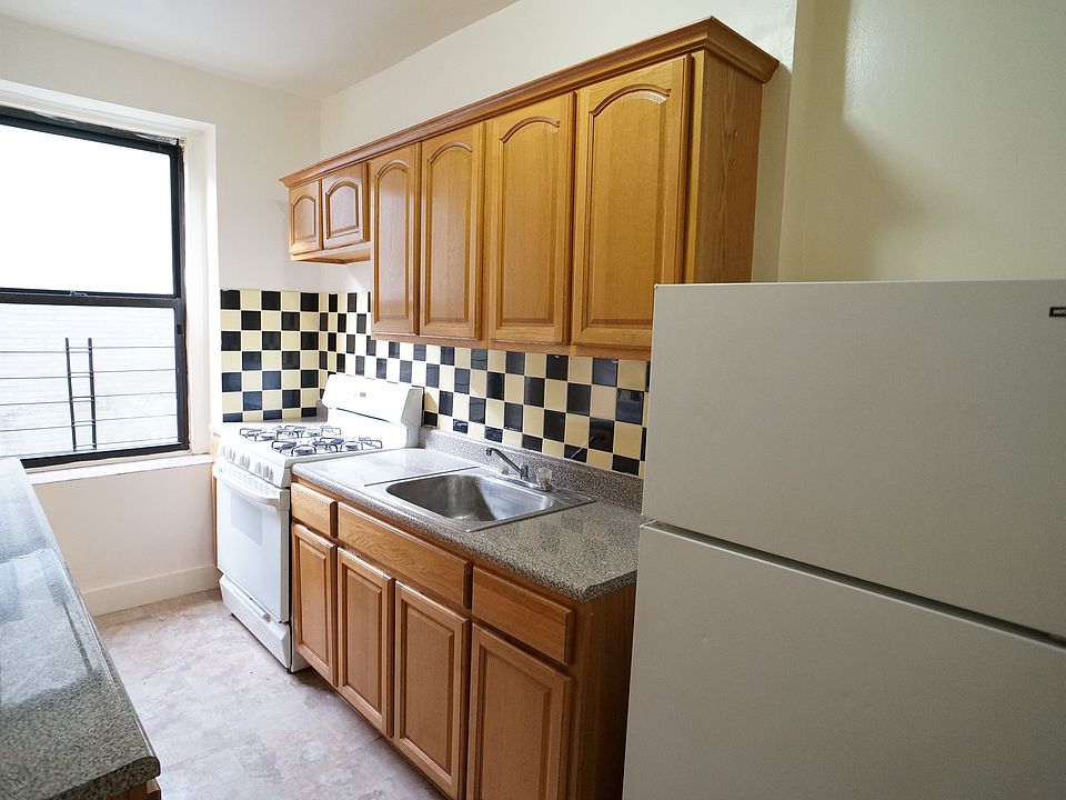 2nd image of 2105 Burr Ave APT 5E