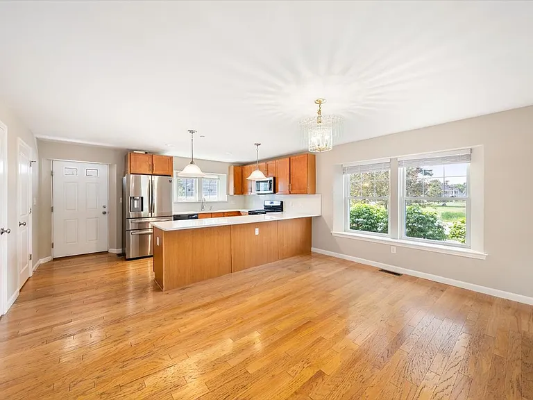 6 Bates St #A — Photo 4