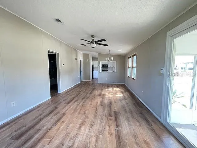 909 Orchid St — Photo 5