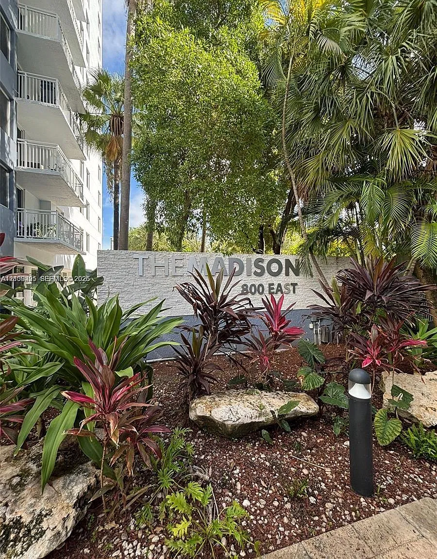 Madison Downtown Condo — Photo 1