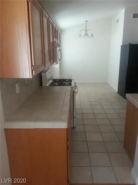 3171 Castle Canyon Ave — Photo 2