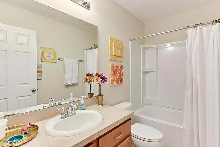 619 Grover Ln — Photo 17