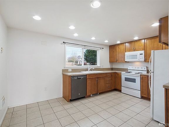 5th image of 5015 101st St SW