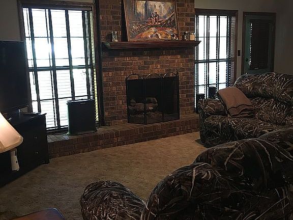 5th image of 3040 Summerhill Dr