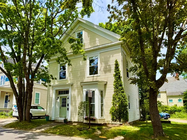 17 Grove Street, Rockland, ME 04841