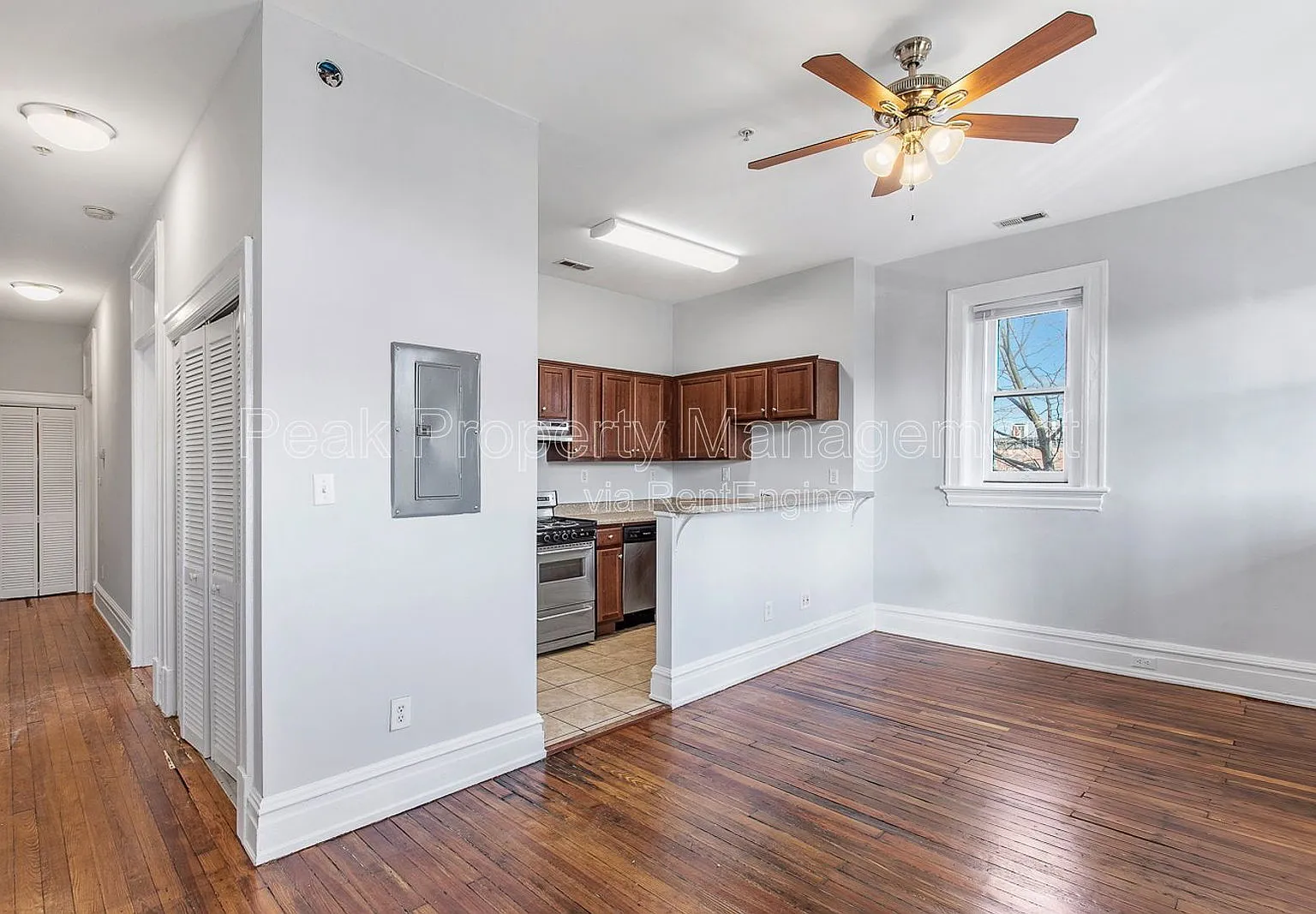 1 bed, 1.0 bath, 610 sqft, $1,250 — Photo 2