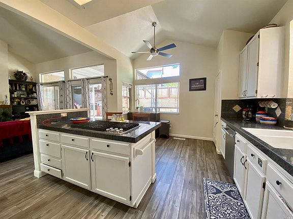 3rd image of 3537 Glenwood Dr