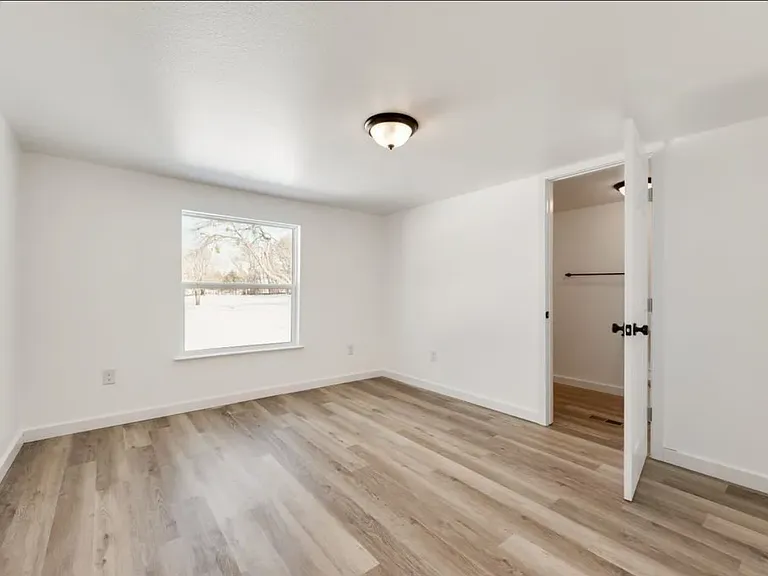 393 Knollwood Rd — Photo 6