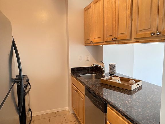 4th image of 1 Irving Pl APT P14d
