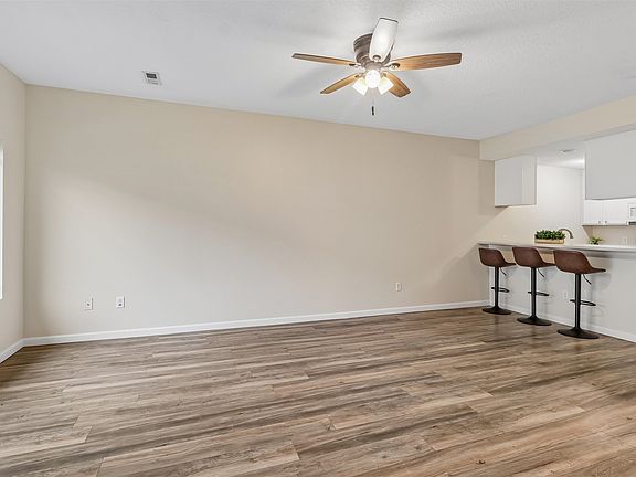 3rd image of 1224 NE 8th Ln