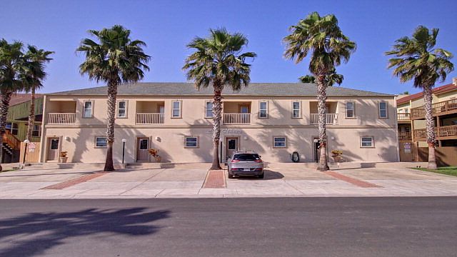 1st image of 126 E Hibiscus St