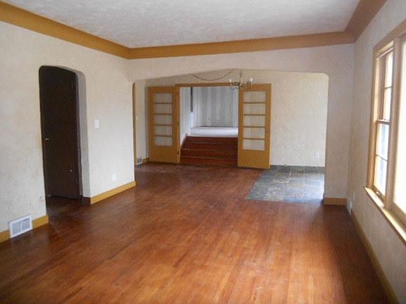 4th image of 260 Roeller Ave
