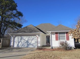 905 N 3rd St, Clinton, MO 64735
