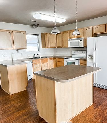 3rd image of 3630 McLaughlin Dr #3630