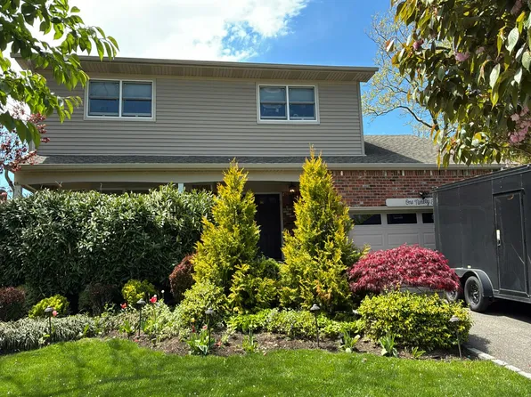 195 Regent Dr, Long Beach, NY 11561
