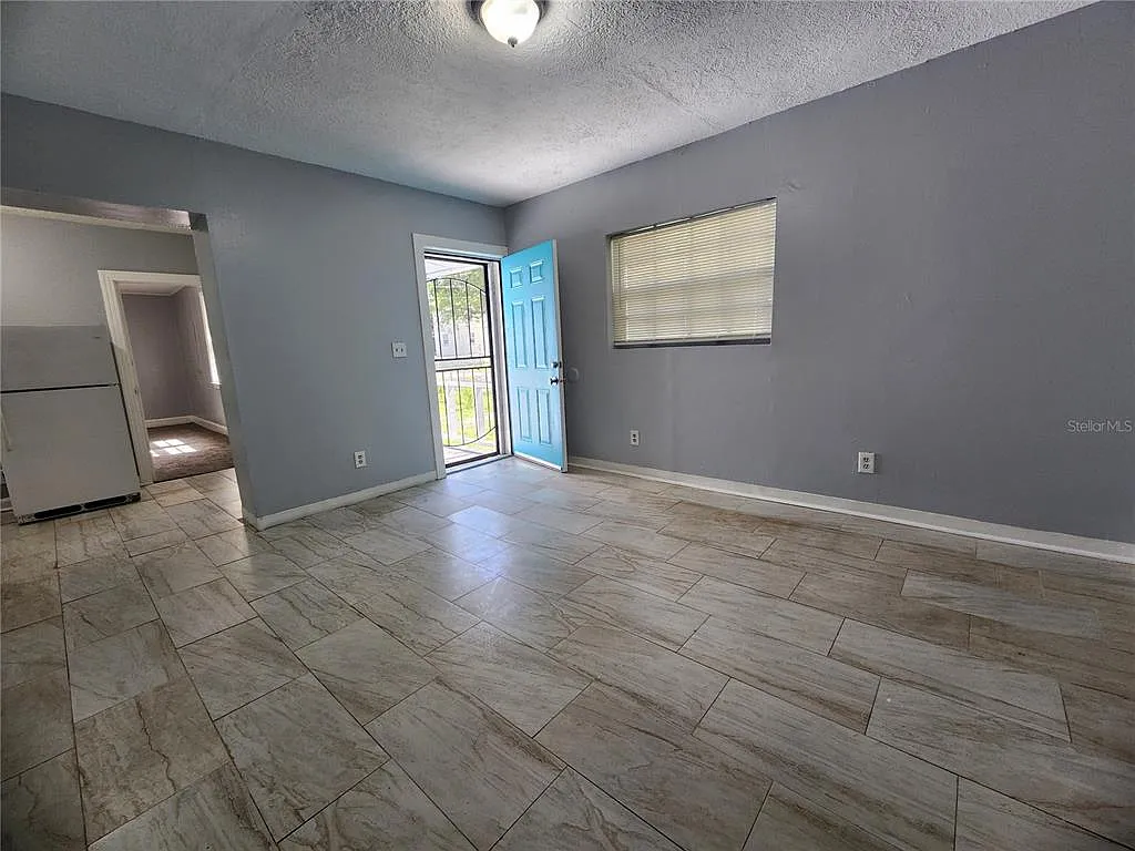 3 bed, 4.0 bath, 976 sqft, $1,199 — Photo 3