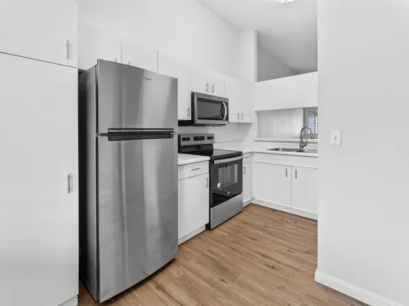 33 Waiaka Ln APT 202, Wailuku, HI 96793