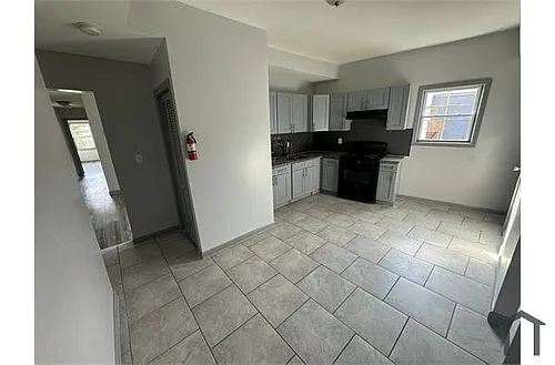 124 Fleming Ave #2R Photo 1