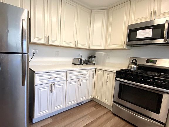 3rd image of 403 W Orange Ave