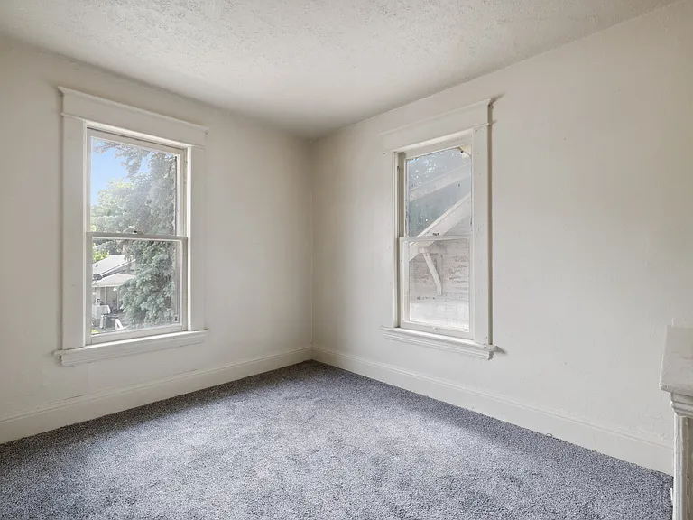 135 E Bowman St — Photo 17